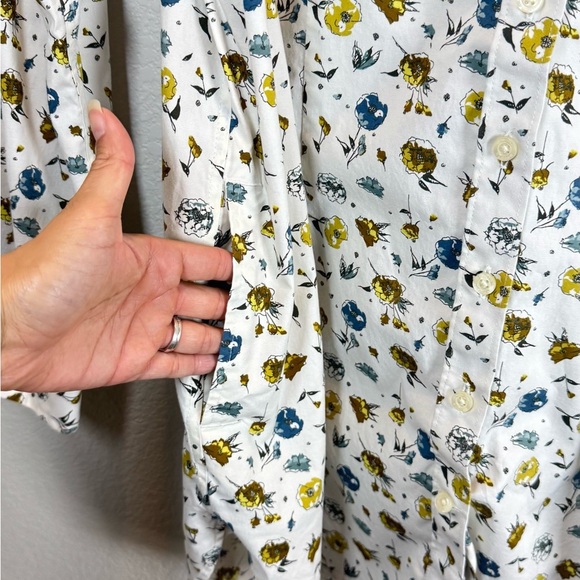 Duluth Trading Co. Wrinklefighter Tunic Floral Novelty Print Pockets Button Up L - Picture 2 of 6